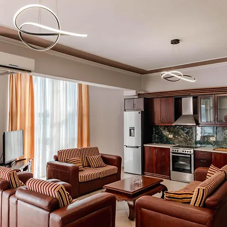 Beachfront - Free Rooftop Pool Access *
