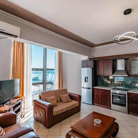 Daire Beachfront - Free Rooftop Pool Access *