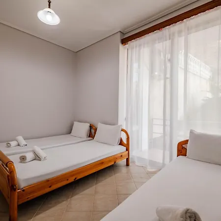 Beachfront - Free Rooftop Pool Access *