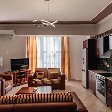 Daire Beachfront - Free Rooftop Pool Access Saranda