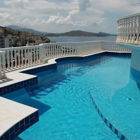 Daire Beachfront - Free Rooftop Pool Access